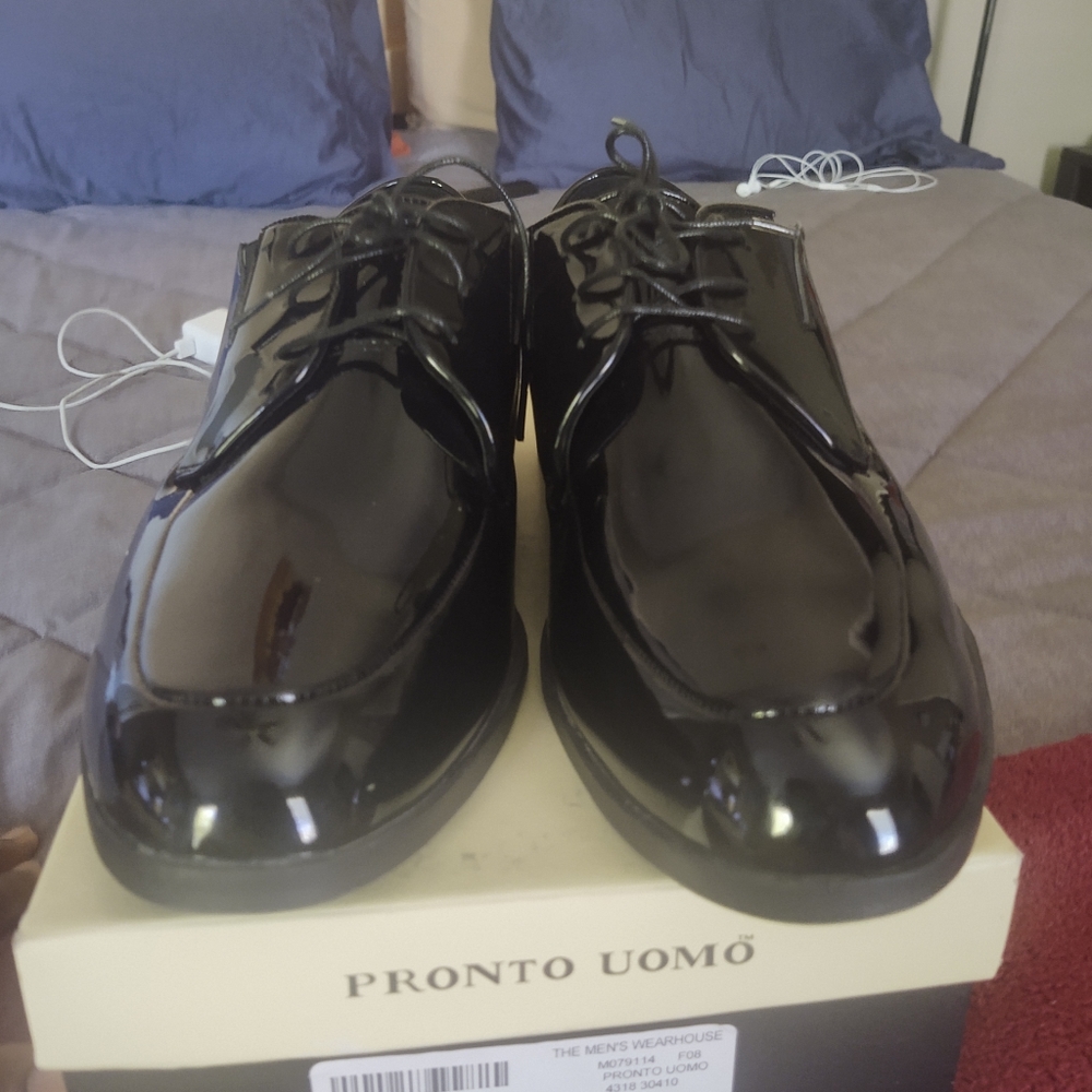 Like new Pronto Uomo tuxedo shoe size 13D